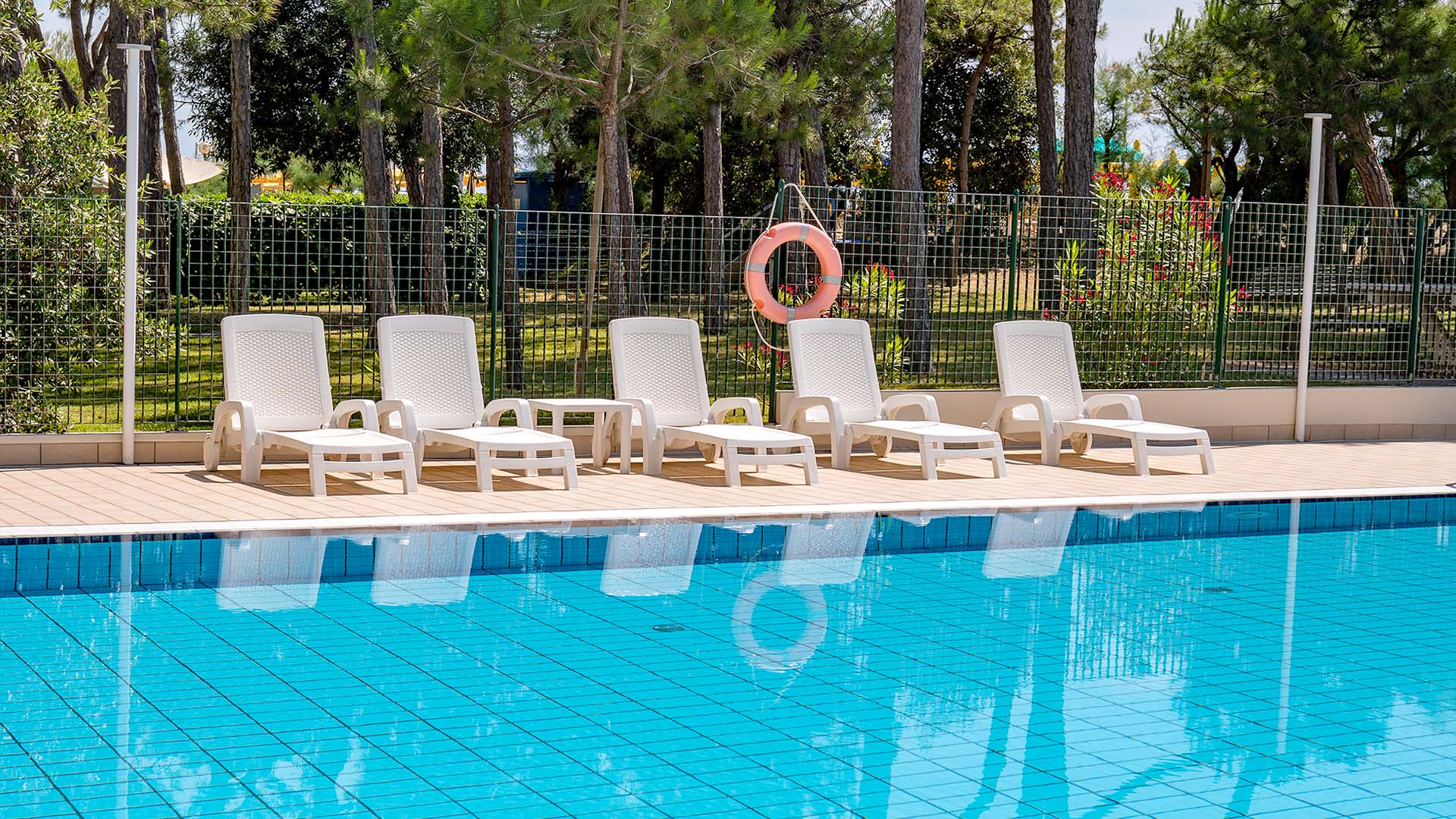 Relaxation and fun by the pool for the whole family